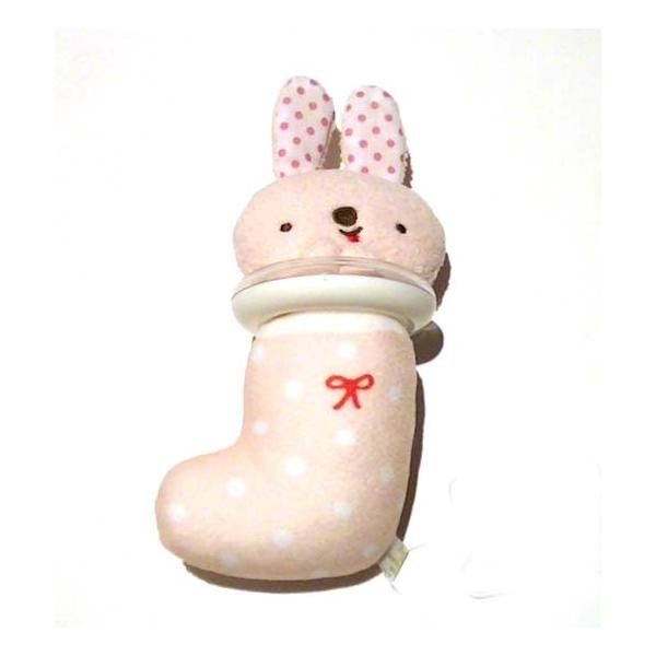 ガラガラ♪楽しい音が出るリング付きマスコットです。ゆらすとリングの中でカラフルなビーズが動いて目と音で楽しめます♪くつ下の中でラビットが遊んでいますよ。（笑）ガラガラを留められるマジックテープが付いています。■商品サイズ8.5cmｘ17cm...