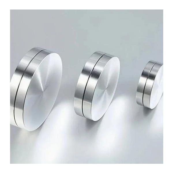 ケーキ装飾や陶芸などに使える小型のターンテーブルです