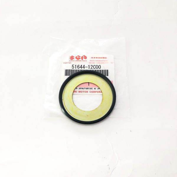 スズキ純正のダストシール(ステムベアリングの上or下)です。部品番号は 51644-12C00 です。大きさ 外径53mm 内径30mm 厚さ3mm適合は、GS1200他に適合です。テーパーローラーベアリングも出品していますので、同カートで...