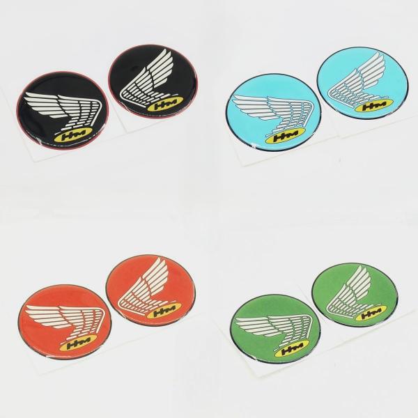 【商品名】ホンダ HONDA ウイングマーク HM ステッカー クラシック エンブレム バイク【商品仕様】・カラー：リーフグリーン・ライトブルー・スカーレット・ブラック・サイズ：直径約6cm・数量：2枚セット・軟性樹脂製ご購入の際、商品情報...