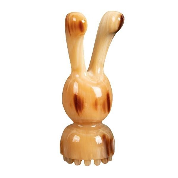 サイズ：長さ約10〜12cm幅約3.5〜4cm間隔約1.8〜2cm突起：23個重量：約5g素材：牛角使い方：・毎日の美容・健康に肌をこすることでコリをほぐし、血行をよくします。・オイルやクリームを塗って使用されると、よりスムーズにご使用いた...