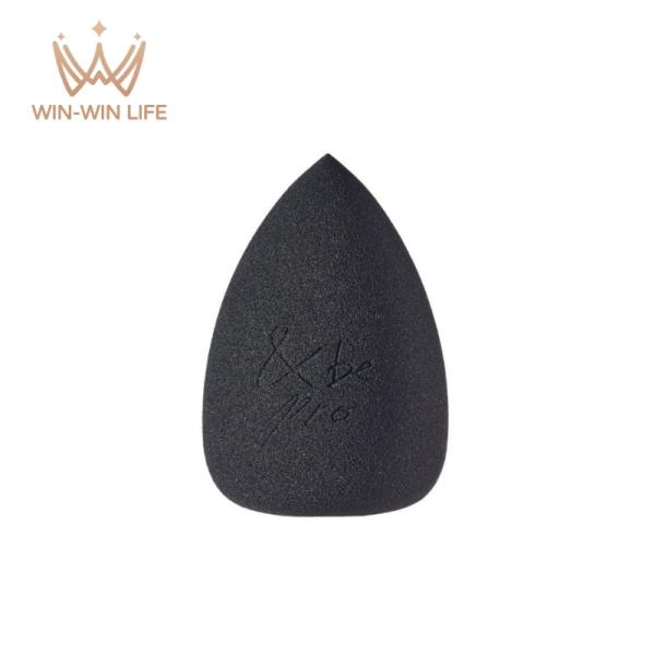 【特長】■ヒアルロン酸配合のなめらかな肌あたり表面をスムース加エしたウレタン製のパフに、新たにヒアル口ン酸を配合。パフの摩擦ストレスを極力減らすことで、メイクをしている時に心地よく感じられるようアップデートしました。■細部まで抜かりなく仕上...