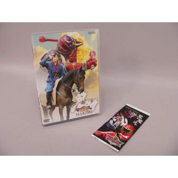 [Release date: September 9, 2005]伝説の鬼戦士、集結。古文書に記された、戦国時代の壮絶な戦い。現在の仮面ライダー達の先祖にあたる仮面ライダー達の物語を描く劇場作のメイキングＤＶＤです。約４７分収録。特別鑑賞券...
