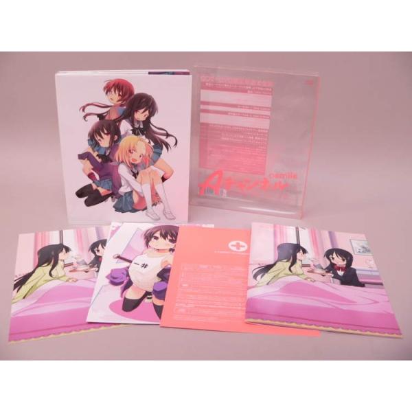 ゆるゆるとしたハイスクールライフコメディのOVA！DVD「AチャンネルTHE ANIMATION ＋smile」完全生産限定版です。劇中歌などを収録する特典CD2枚付き。クリア三方背ＢＯＸ付き。ライナーノーツ、ピンナップ付き。ＢＯＸにイタミ...