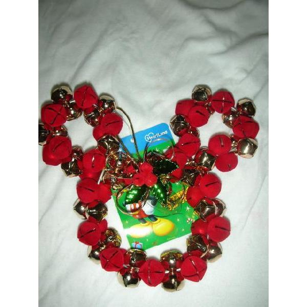 鈴で出来たかわいいリースです。中心の直径は約10cm。耳から耳の幅は約17cmです。