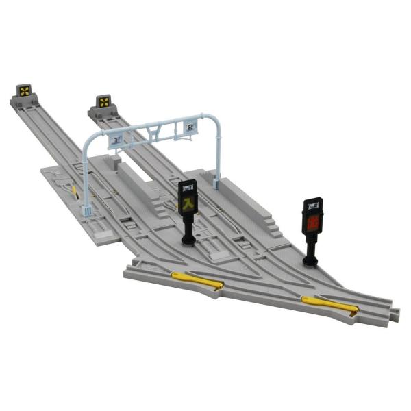 旧「E4Max車両基地レールセット」から、人気の車両基地部分のみのが情景部品として登場。 たくさん並べて、大きな車両基地を作って遊べる。 車両を並べて、整備遊びや基地遊びができる。 ※この情景単品では、車両2両並び分が1ユニットになっている...