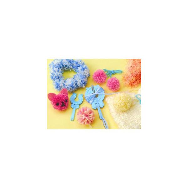 プチプラサイズのほんかくホビー！ちっちゃいけれど本格的♪ワタシだけのかわいいオリジナルができちゃう おこずかい価格ブランド☆かわいいポンポンメイクに毛糸を巻きつけて、結んで、切るだけで手軽にポンポンが作れます。作れるサイズは大小2タイプ。【...