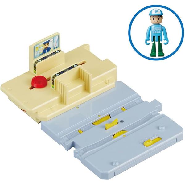 車両の力で情景が動き出す！アクションタウンのプラキッズ改札駅が登場！ 車両が駅に到着すると自動でプラキッズが動いて改札を通過！ 付属のギヤアクションレールは１／２直線レールサイズでレイアウトも組みやすい！キミだけの動き出す街を作ろう！ギヤア...