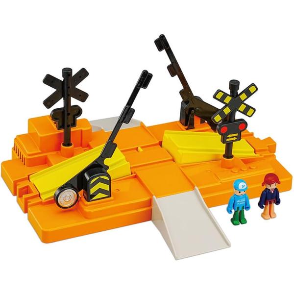 車両が通ると遮断かんがおりて、「チン♪チン♪」と音が鳴るふみきりセットだよ！ レイアウトにふみきりをつないで、車両を通過させてみよう！■車両が通ると遮断かんがおりて、「チン♪チン♪」と音が鳴るふみきりセットです。■付属のプラキッズと一緒に遊...