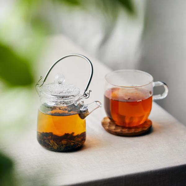 ほうじ茶、アッサムティー、鉄観音茶のオリジナルブレンドティー。焙じ香にジャスミンの香りを馴染ませることで、華やかで深い余韻が長く愉しめる。[製産地]-[内容量]15g[発酵度]-[特徴]-オリジナルブレンド[標準的な淹れ方茶葉の量]3g[一...