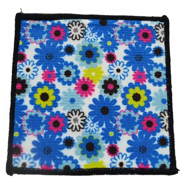 グラスの水滴をしっかり吸水するかわいい花柄のコースターです。コップ等から垂れた水滴を瞬時に吸水します。クッション性があり、コップを置いた時の音も静かです。■製品スペックサイズ：約12×12cm材質：ポリエステル、ナイロン、ポリウレタンフォー...