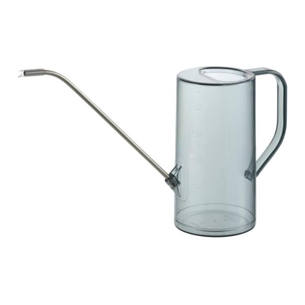 細くやさしい水が根元に注げるラウンド型のピッチャーです。極細ステンレスノズルなので、水が細く出て、小さな植物の根本に届きやすく、やさしく水やりができます。液肥の希釈に便利な目盛り付きです。水やり時の重心バランスと、水やりのしやすさを考えた持...