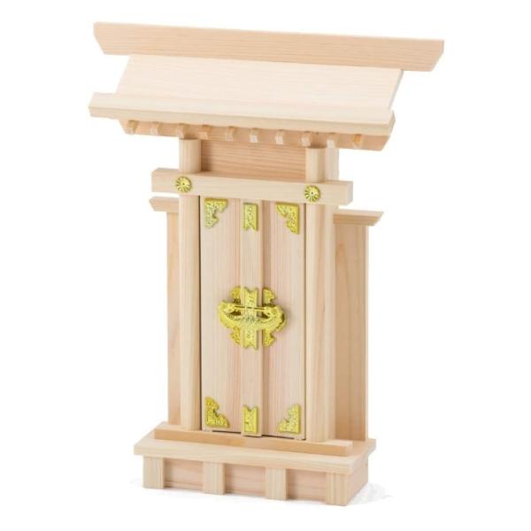 日本製の神棚一社です。背面に穴があるので壁掛けも可能です。■商品スペック外寸: 約27×8×35cm(幅×奥行×高さ)中央内寸: 約9.5×2.6×28cm(幅×奥行×高さ)重さ：450g材質：ひのき