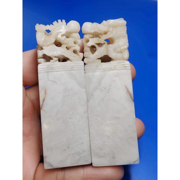 [Release date: June 25, 2025]彫面サイズ約2.4ｃｍｘ2.4ｃｍ高さ約7.5ｃｍ前後２本セット対章