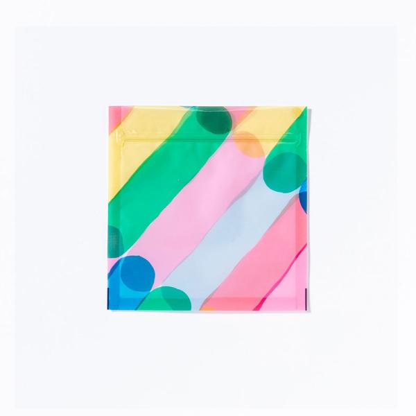 JUICE柄 ジッパーバッグ FABRICで人気のJUICE柄が A８サイズのジッバーバッグになりました。透明部分から中身が透けて見えるジッパー付きの袋です。ちょっとしたプレゼントのラッピングや小物やコスメの整理にもオススメです。【セット内...