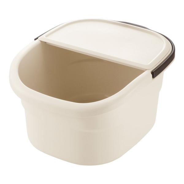 ・足元の冷え対策に。シャワー浴時にも。・フットケアマットもセットできます（別売）。【商品仕様】●サイズ／幅32×奥行38.5×高さ21cm●容量／満水容量：12L、目盛容量：6.8L●重さ／720g●材質／ポリプロピレン●付属品／フタ●生産...