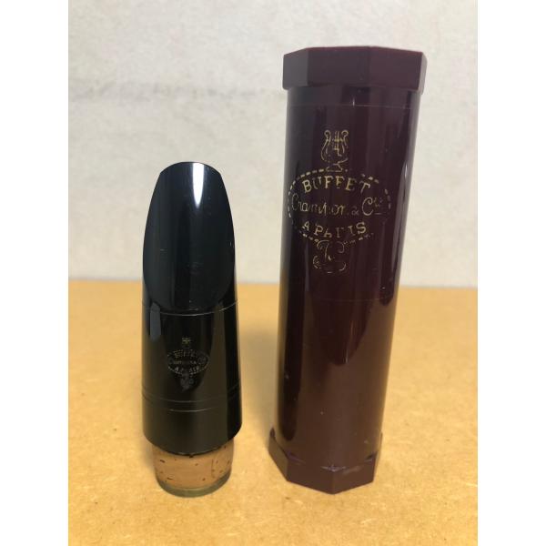 【アウトレット】在庫入れ替えの為アウトレット価格※返品不可Bbクラリネット　マウスピース　クランポン　メタルリングありのため少し重たいです。アクリル素材を高性能のマシンで加工した精度の高いマウスピース。息抜けと音のレスポンスがすばらしいマウ...