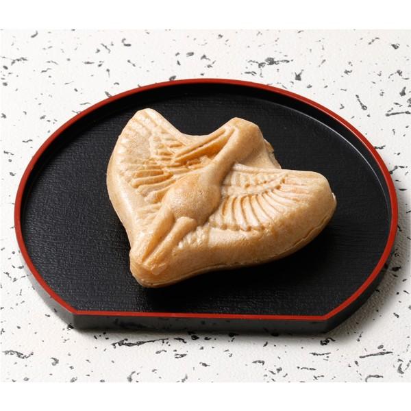 香り豊かな皮の中に甘さ控えめの粒あんと、もっちりとしたお餅が入った丹頂をかたどった最中です。