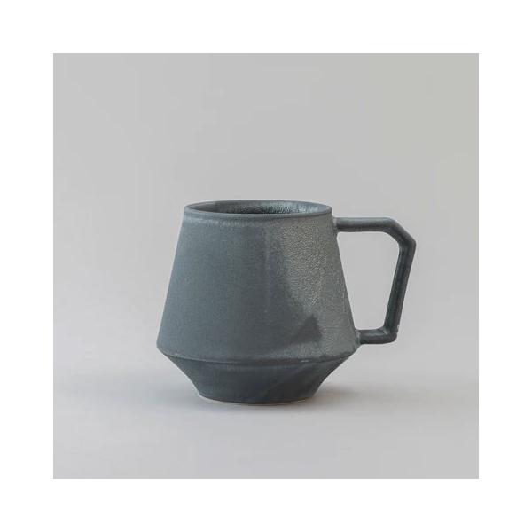 持ち手の付いた、少し大きめのマグカップになります。 容量が大きくなると飲料を入れたカップ自体も重くなってしまいますが、 大きな取手のマグカッ プにすることで、持ちやすさと飲みやすさを兼ね備えました。有田に伝わる、昔ながらの製法で大事に丁寧に...