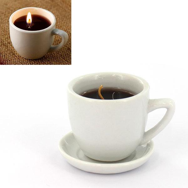 喫茶店のコーヒーカップを模したキャンドルです。朝は必ずモーニングコーヒー、という珈琲好きの方に。ミニミニカップは陶器です。灯すとコーヒーの香りがします。本体寸法：W70×L59×H47mm（カップ・ソーサー含む最大）備考：コーヒーの香り付