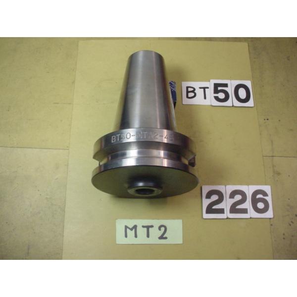 BT50番の　日研製の　テーパーシャンクホルダーの 中古品です。型式は　BT50-MTA2-45です。MT2シャンクのテーパードリルやリーマなどで使用できます。写真現状有姿渡しでご入札ください。  BT50-226