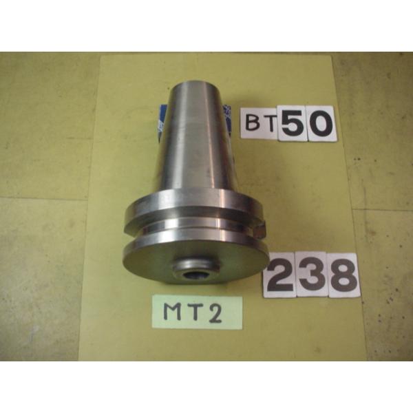 BT50番の　テーパーシャンクホルダーの 中古品です。型式は　BT50-MTA2-45です。MT2シャンクのテーパードリルやリーマなどで使用できます。写真現状有姿渡しでご入札ください  BT50-238