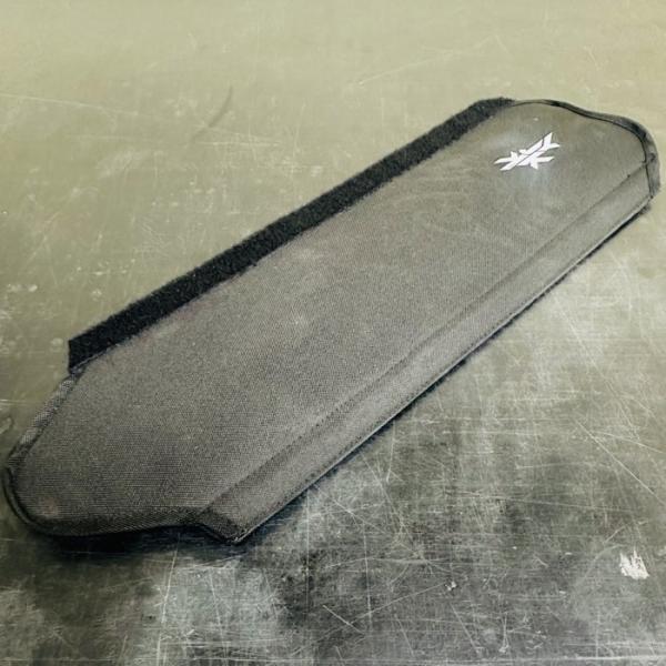 JYKK SNOWSCOOT トップチューブパッド ロゴ入り 約50cm【ウレタンパッド内蔵】