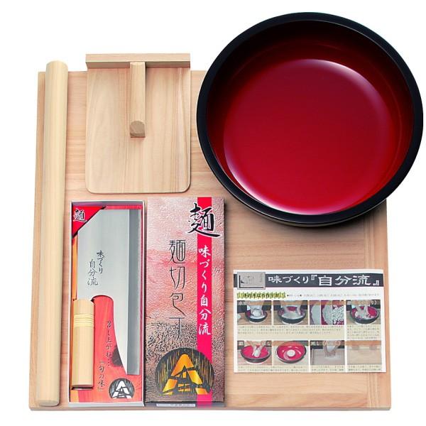 ■セット内容・麺台 桐：500x500x20mm　1700g・麺棒 ポプラ：500x30mm　150g・こね鉢 ABS：315mm　1000g・こま板（小） 桐：150x200x35mm　80g・麺切庖丁 刃物鋼：240mm　250g・付属...