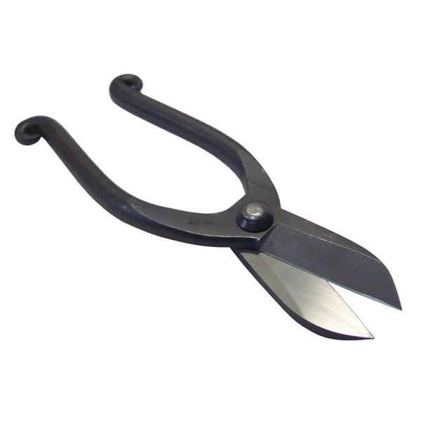 ●高級刃物鋼（安来鋼白紙）を使用。切れ味抜群の生花用はさみです。●手作り品の為サイズ、重量は目安です。●全長(mm):約165●刃長(mm):約45●重量(g):約165●材質:刃部：高級刃物鋼（安来鋼白紙） / 柄部：鉄