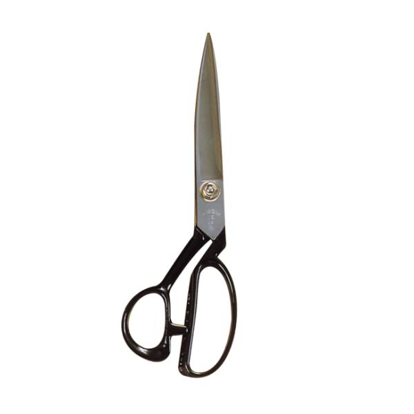 ●高級刃物鋼（SK5）を使用。最新の設備と技術で仕上げた家庭用標準タイプ。●手作り品の為サイズ、重量は目安です。●全長(mm):約250●刃長(mm):約105●重量(g):約240●材質:刃部：高級刃物鋼（SK5） / 柄部：白心可鍛鋳鉄