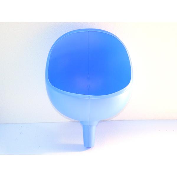 現場作業の必需品。持ち運びが簡単な簡易トイレの受け部分