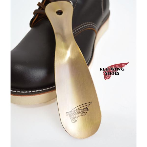 レッドウィングからリリースされたシューホーン、鉄製の本体に真鍮のコーティングを施しており雰囲気よく仕上がっております。本体の上にやや大きめの穴があけられており、壁にかけて収納できます。ローカットブーツの着用時に大活躍する靴べらです。素材スチ...