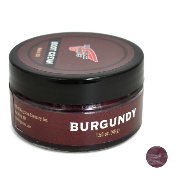 レッドウィングのブーツクリームは、革に潤いを与え、艶、光沢を出す乳化性のクリームです。表面のホコリ、泥汚れなどは、事前にブラシで落としてからご使用下さい。柔らかな布でクリームを全体に塗り込み、余分なクリームはきれいな布で拭き取って下さい。素...