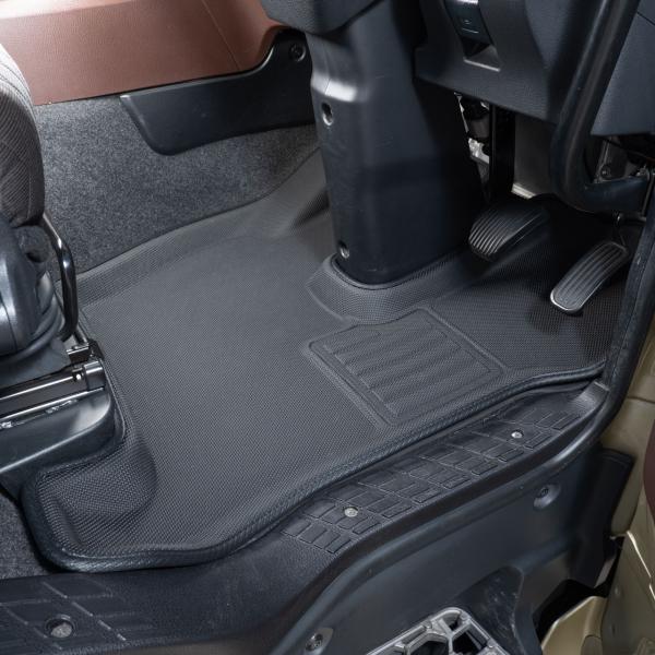 【商品名】雅 3Dフロアマット 運転席のみ UD大型 パーフェクトクオン/クオン 2ペダル N011-02R【商品説明】■車種専用設計なのでフィッティング抜群■立体的な造りでマットのズレを防ぎ、細かな砂利や砂などの散乱を防ぎます。■素材がラ...