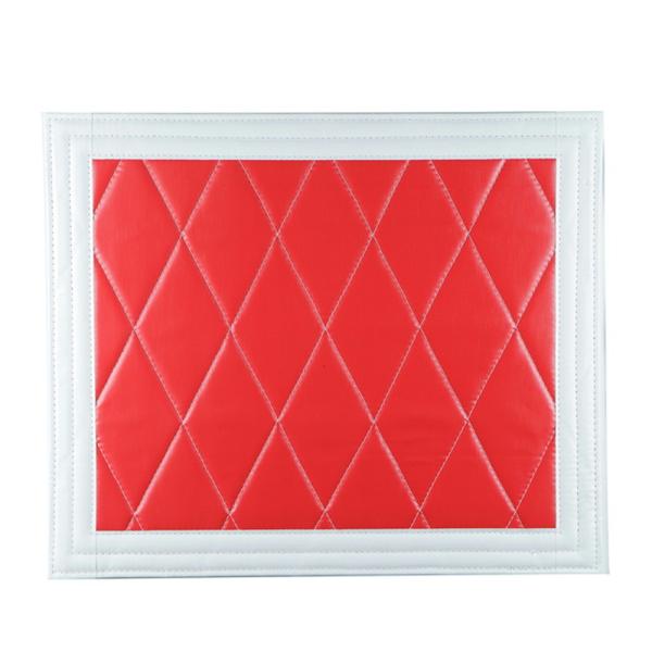 【商品名】雅 泥除け NEW絆 ヨコ600×タテ600mm 白フチ/赤 1枚【商品説明】■表裏同色 ＋ 両面テント地仕様。色落ちが少なく耐久性が抜群！■素材は最高の強度を誇るPVCターポリン(テント地)を使用【各種仕様】■メーカー：雅■入数...