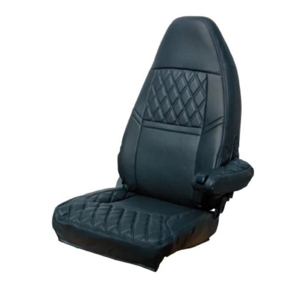 【商品名】ジェットイノウエ COMBI車種別シートカバー ベストワンファイター 黒/黒糸 595357【商品説明】■パンチング加工を施したレザーをセンター部分に採用することにより抜群の通気性を実現!!■快適な座り心地と疲労を和らげる厚さ10...