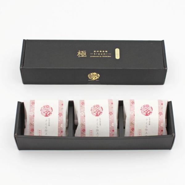 国産はちみつで仕上げた梅干しに、ほんのり桜の香りをまとわせた春限定の商品です。やさしい甘さとほどよい塩味が調和した、上品でまろやかな味わい。個包装の商品は、出来上がった梅干しを一粒ずつ桜の葉で包んでいます。※化粧箱入、包装不可商品[商品名]...