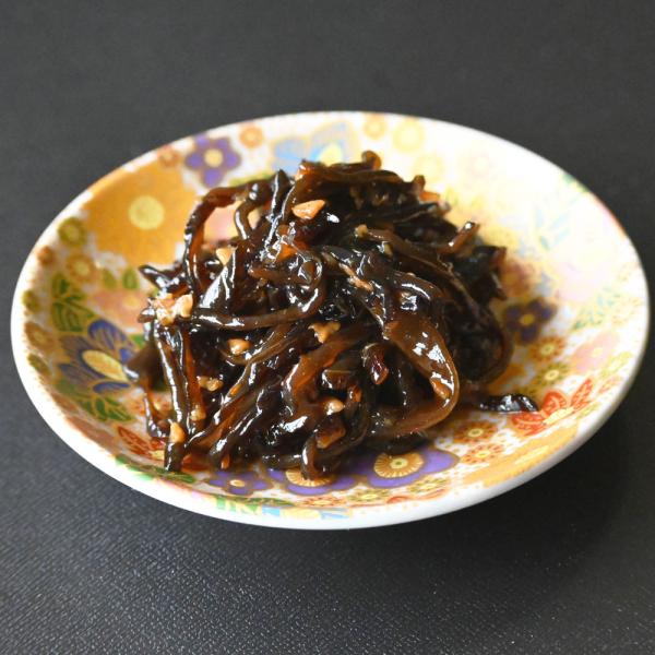 コリコリとしたきくらげと、ラー油の香りたまりません。お酒の肴に!ご飯のお供にどうぞ![製造者]海道物産株式会社[賞味期限]冷蔵保存で約1ヶ月[原材料]きくらげ（中国産）、醤油、砂糖、ラー油、にんにく、水あめ、米発酵調味料、かつお節調味エキス...