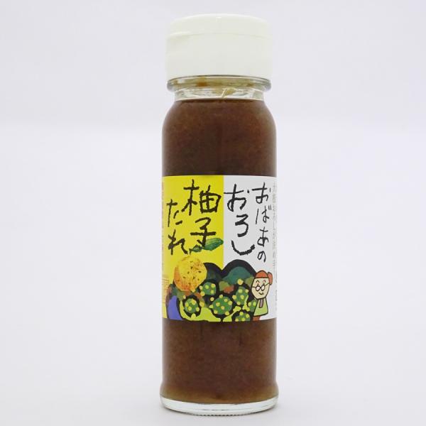 柚子果汁に地場産の大根おろしを加え、本醸造しょうゆをブレンド。湯豆腐や鍋物のたれとして、また焼肉・焼魚・てんぷら・フライ・和風サラダ・おひたしなど、ゆずのさっぱりとした酸味としょうゆのまろやかな口あたりがお料理を一層美味しくします。体に易し...