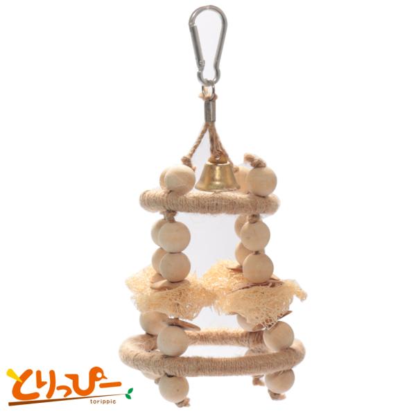 天然木を使用した、小鳥たちの安全を考えて作られた手作りおもちゃ木製パーツや自然素材を使ったブランコですかじったり引っ張ったり壊したりと、楽しく遊べるエスニックなおもちゃです※天然素材を使用しておりますので、色や大きさに若干のバラつきがありま...