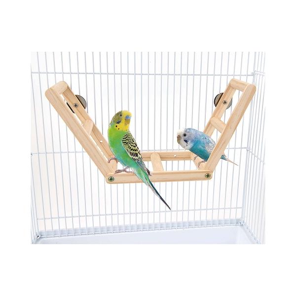 鳥かごの中にも、外にも！ケージのワイヤーに固定して遊ぶことができます。3段に折り曲げて好みの形に変えることができます。本体サイズ(mm)（最小）約W150xD98xH60（最大）約W420xD98xH30（ネジ含む）材質　木、鉄対象セキセイ...