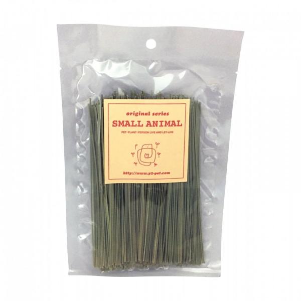 小鳥や小動物たちがかじる為のおもちゃ天然い草を使った安全で楽しいおもちゃカットいぐさい草をそのままカット！　アイディア次第で自由に遊ばせることができます長さ　約15cm例　ヒモでまとめて「ほうき」にして　編み込んで三つ編みに　そのまま菜差し...