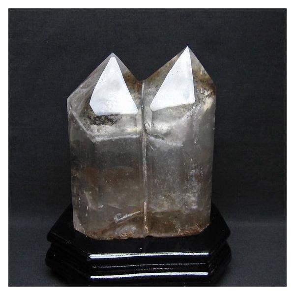 赤字特価！水晶ポイント六角形台座付き 約22cm 2.4Kg 水晶 六角柱 白水晶 水晶ポイント 台座付属 送料無料 一点