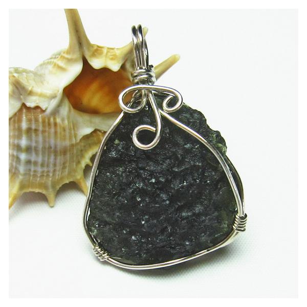 鑑別済み　本物　モルダバイト　ネックレス　ペンダント　ヘッド　ソーティング付き 鑑別済み 本物 モルダバイト ネックレス ペンダント ヘッド