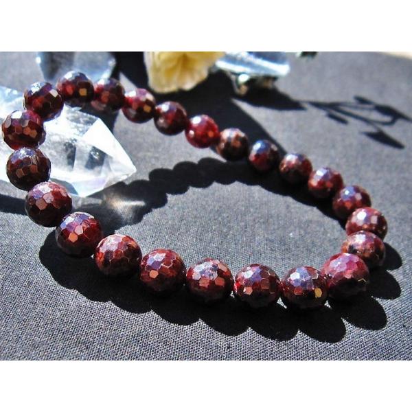 ■商品名ガーネット ブレスレット 128面カット 8mm ■天然石名ガーネット ■サイズ内周:約157mm(±0.5mm)　粒直径:約8mm(±0.5mm)　■重量25.2g■商品番号911-118ガーネットブレスレット128面カット