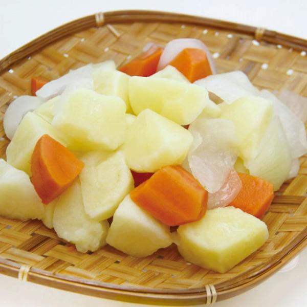 ジャガイモ・玉葱・人参をカット後に急速冷凍しています。カレー、煮物等にとっても便利。◇最終加工地：中国◇主要原材料：ジャガイモ、玉葱、人参(中国)◇内容量：500g◇調理方法：凍ったまま、加熱注意:●パッケージなどは変更になる場合があります...