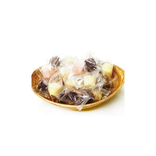 ロッテの業務用ひとくちアイスは、飲食店やカフェ、ホテルなど様々なシーンで活躍する冷凍デザートです。人気のバニラ、チョコレート、ストロベリーの定番3種をアソートにした個包装アイスで、合計30個入りと大容量。低オペレーションで衛生的にも安心な設...