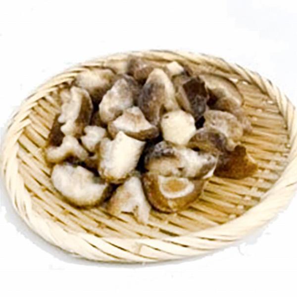 ◇商品名：冷凍食品 神栄 しいたけ乱切 500g 業務用カット しいたけ◇ポイント：栄養価の高いしいたけを乱切りにし、軽く湯通しした後、急速冷凍しました。◇最終加工地：中国◇主要原材料：しいたけ(中国)◇内容量：500g◇調理方法：凍ったま...