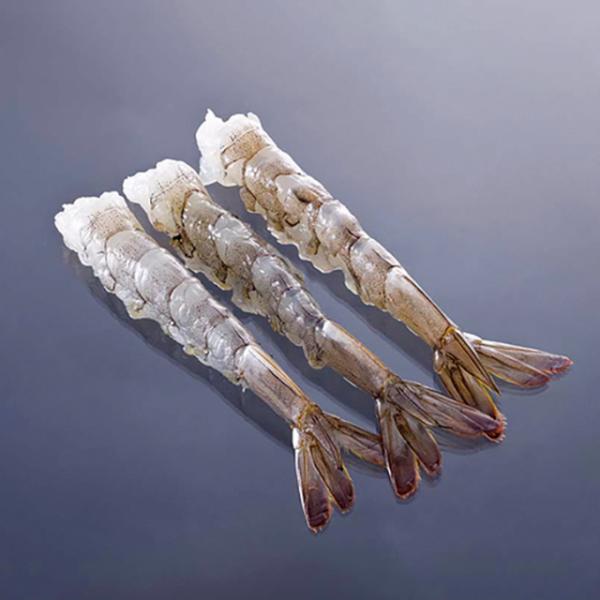 殻をむき、背ワタを取り、腹側に切れ目を入れた伸ばし海老を真空冷凍してあります。◇最終加工地：ベトナム◇主要原材料：バナメイえび(ベトナム)、砂糖、食塩/pH調整剤、(一部にえびを含む)◇内容量：約24g×10尾入◇調理方法：流水解凍後、加熱...