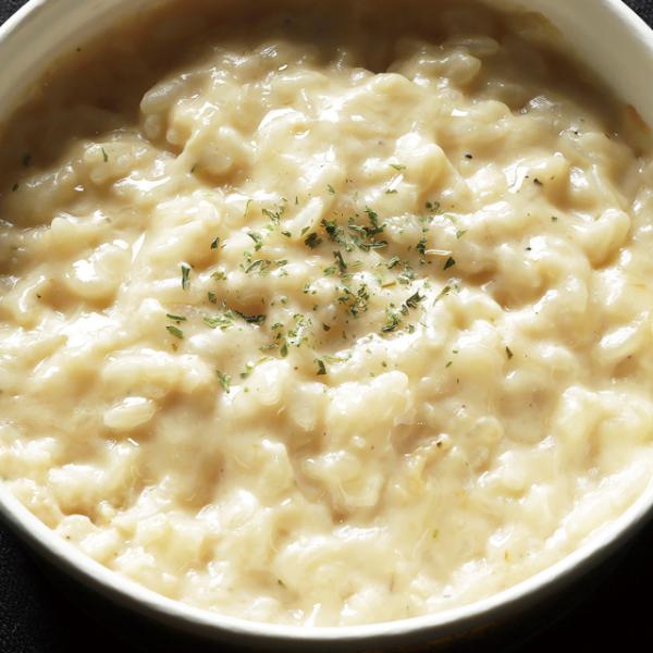 ポルチーニペーストと北海道産生クリームを使用したコク深いソースに3種のチーズをトッピングし、濃厚な味わいに。◇最終加工地：日本◇主要原材料：米(国産)、チーズ、脱脂濃縮乳、乳等を主要原料とする食品(植物油脂、デキストリン、脱脂粉乳、その他)...